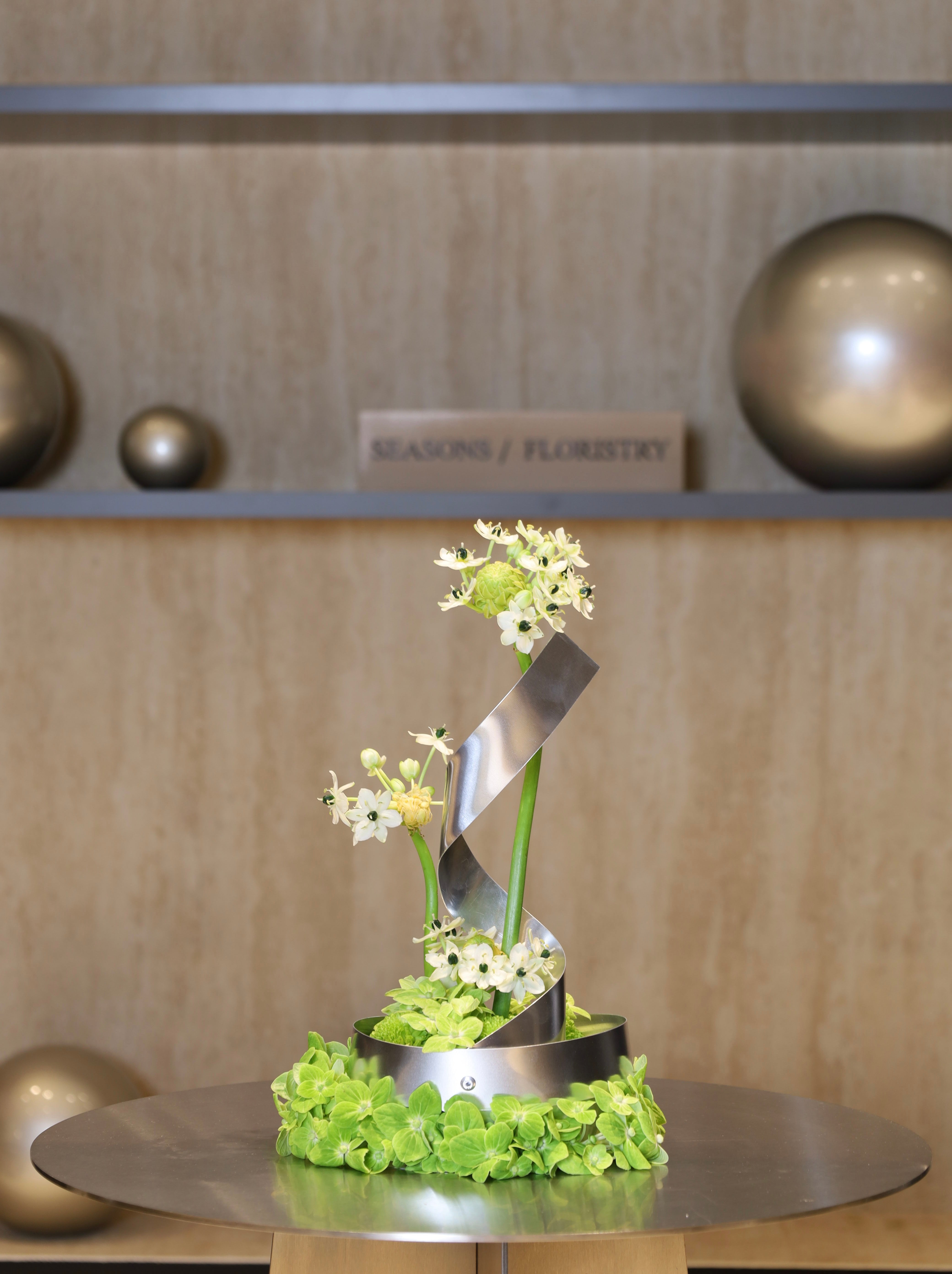 Linear Blooms Collection